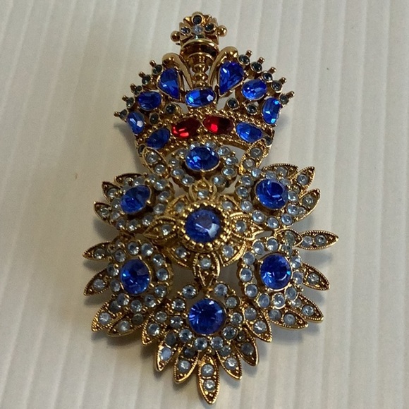 JOAN RIVERS Vintage Royal Monarch Maltese Cross Gold Blue Red Brooch Signed - Picture 12 of 15